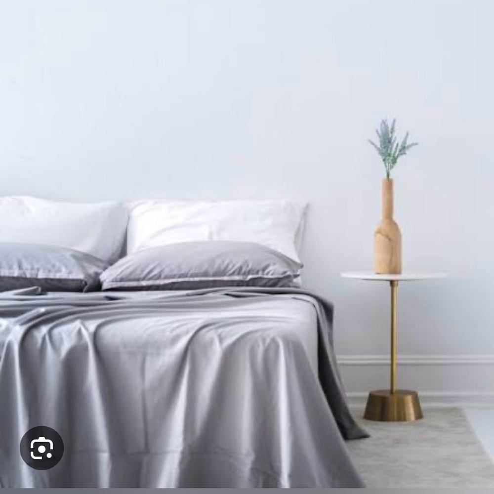 NIB Comma 100% 270 Egyptian Cotton 4 piece
King Sheet Set in grey